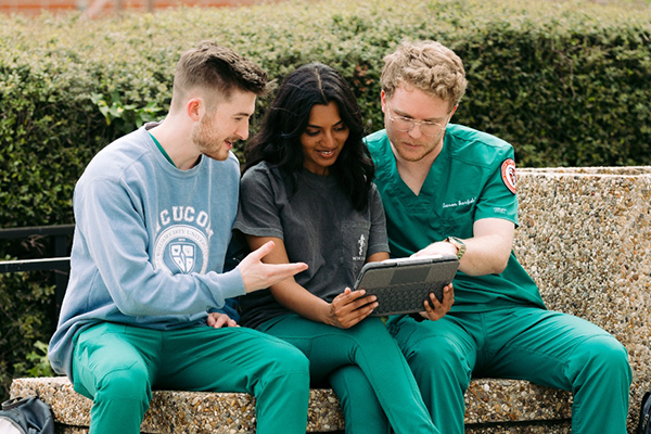 Three WCU-COM students study together