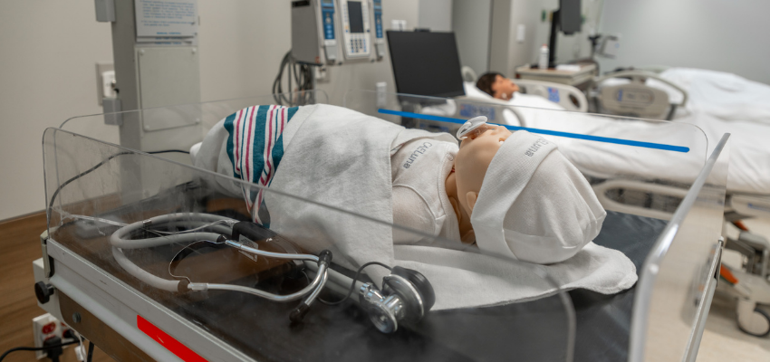 Simulation baby in an ICU setting