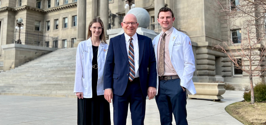 ICOM students and president stand in front of Idaho capital building