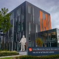 TheexterioroftheSamHoustonStateUniversityCollegeofOsteopathicMedicinefeaturingitsmodernbuildingandtheiconicstatueofGeneralSamHouston